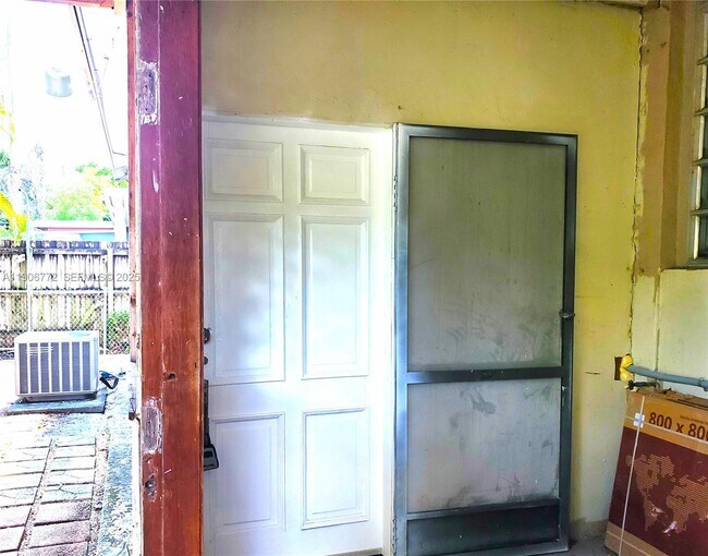 Building Photo - 61 SW 58th Ct