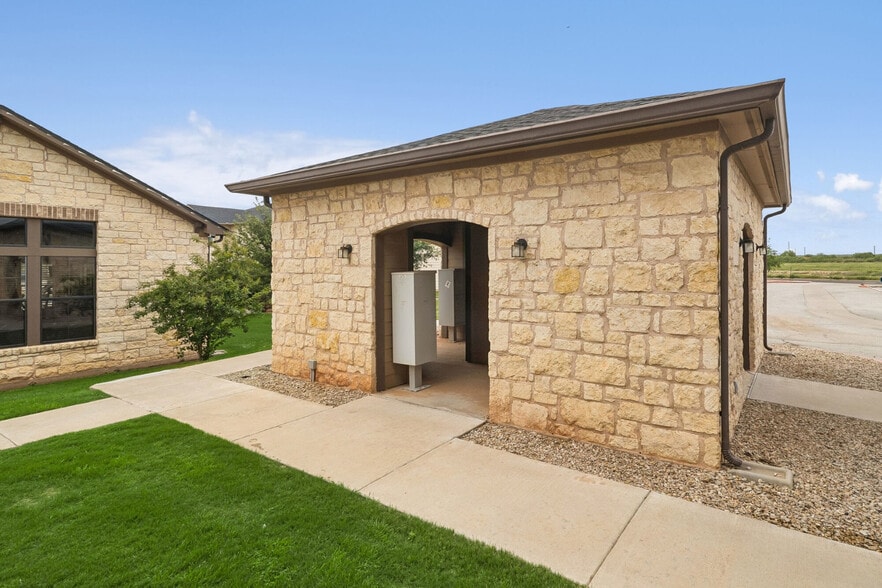 Building Photo - Vistas at Red Creek