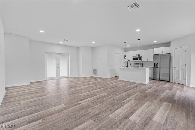 Building Photo - 945 Butler St E