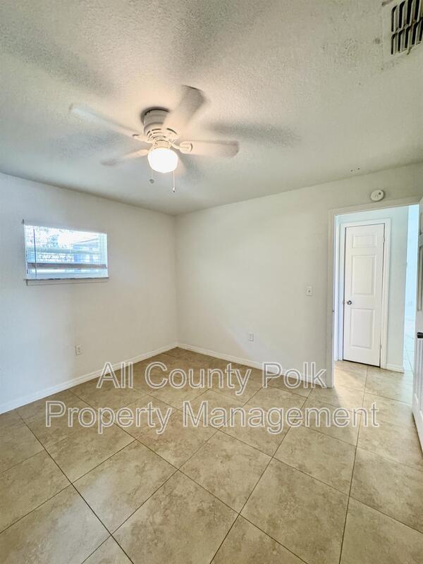 Building Photo - 2415 S Crystal Lake Dr