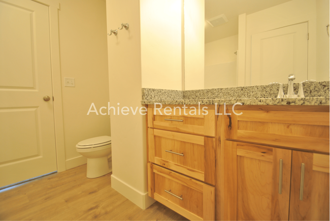 Building Photo - 360 N 2650 W