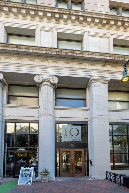 Building Photo - Number 10 Main