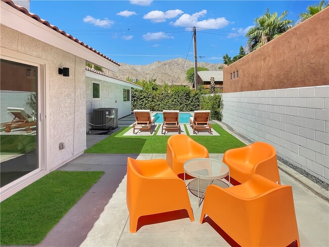 Building Photo - 54905 Avenida Diaz