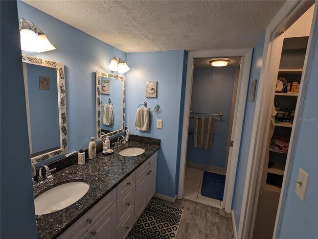 Building Photo - 2616 Cove Cay Dr