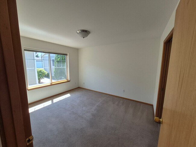 Building Photo - 5672 Correll Dr