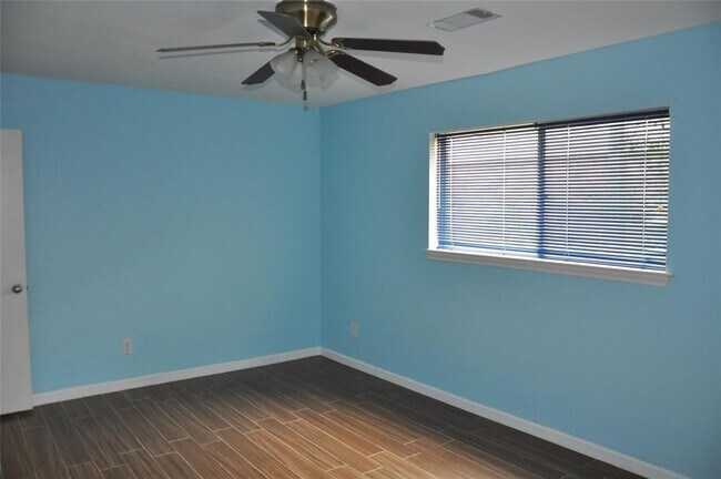 Building Photo - 5519 Caversham Dr