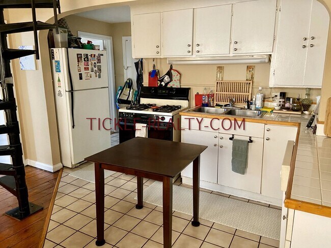 Building Photo - 195 Meigs St