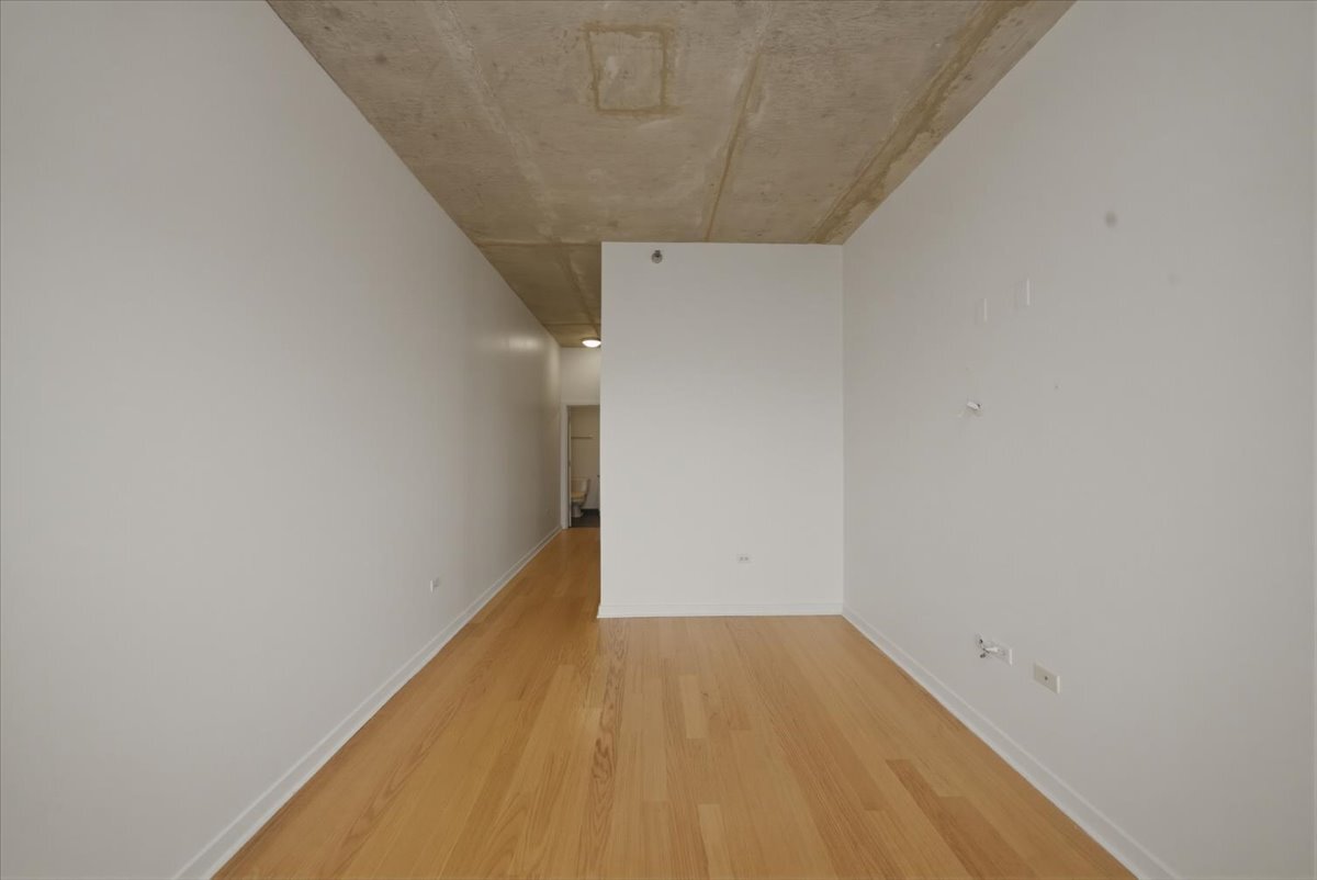 Building Photo - 235 W Van Buren St