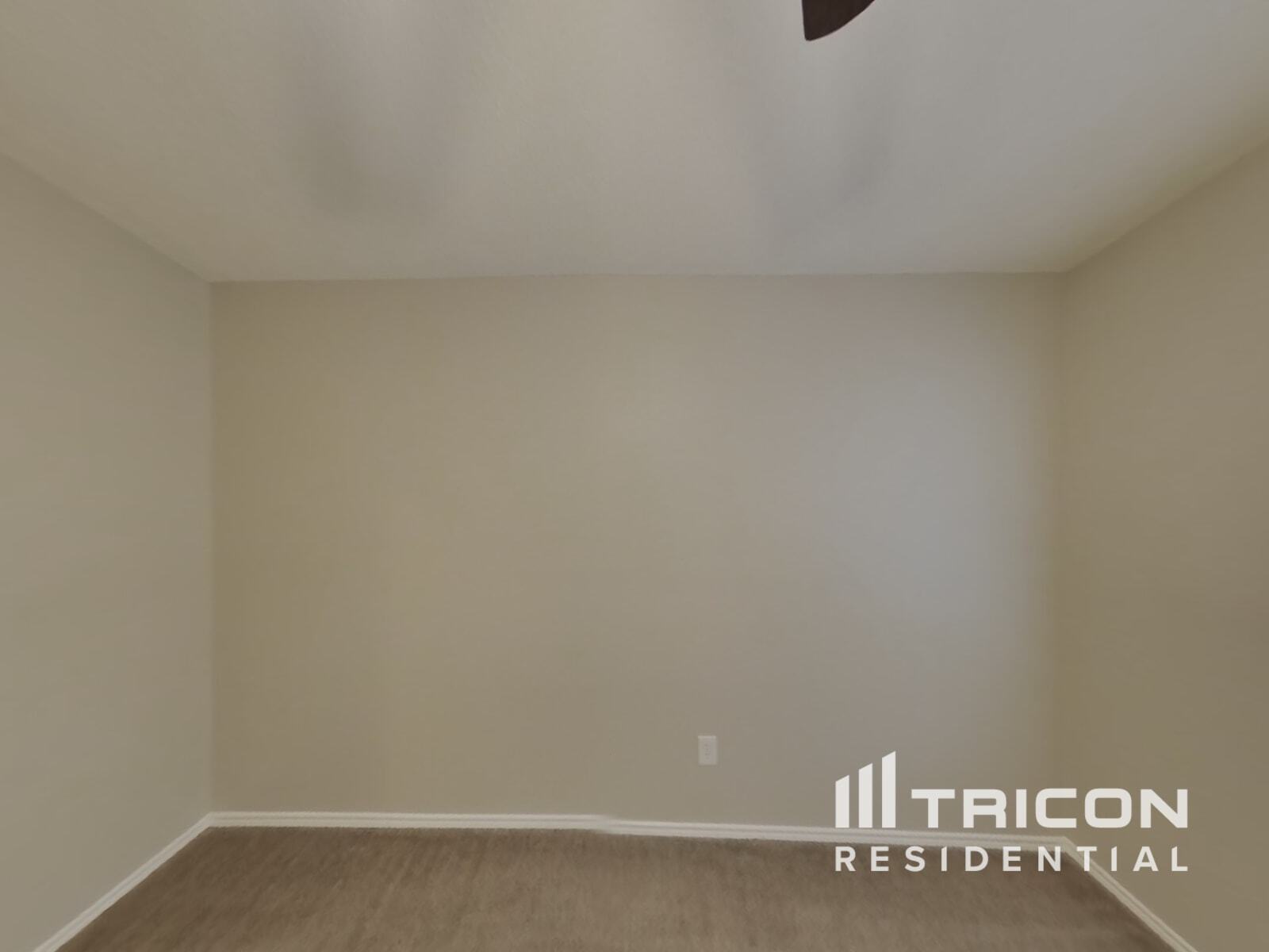 Building Photo - 2628 Dahlia Dr