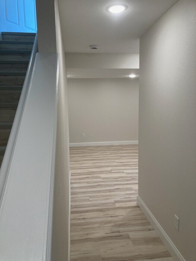Building Photo - 5 Ram Ct