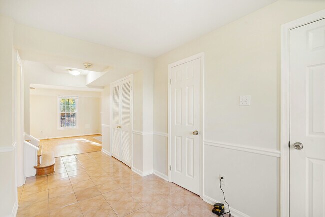 Building Photo - 4339 Cedarlake Ct