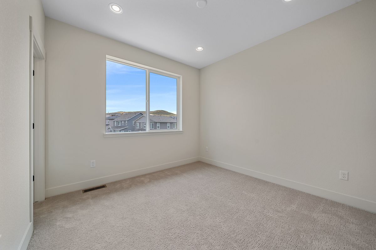 Building Photo - 10860 Lyric St