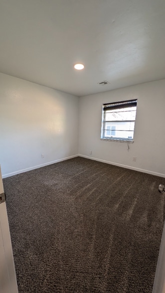 Building Photo - 6705 Greenway Dr