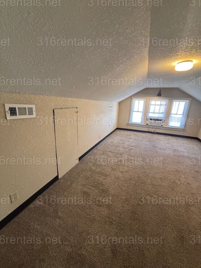 Building Photo - Rental Available NOW!
