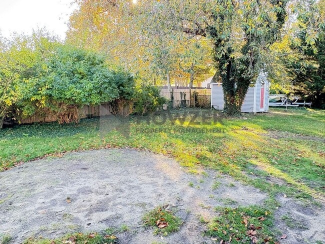 Building Photo - 4 Short Way