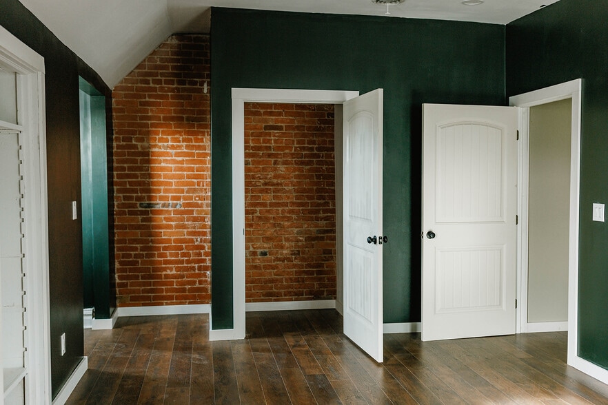 Building Photo - 503 Church St