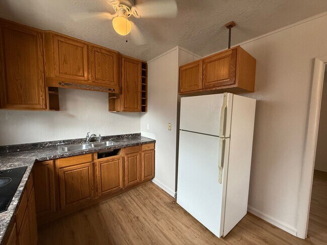 Building Photo - One bedroom, One bathroom front/back duple...
