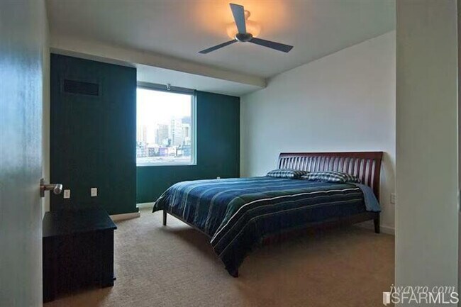 Building Photo - 555 4th St