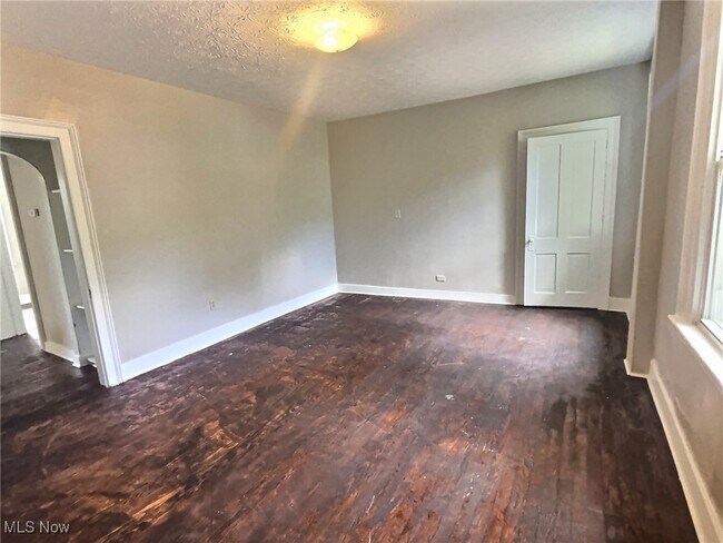Building Photo - 306 N Mantua St