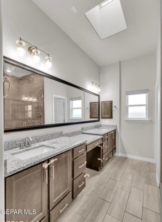 Building Photo - 13729 Lago Vista Ave