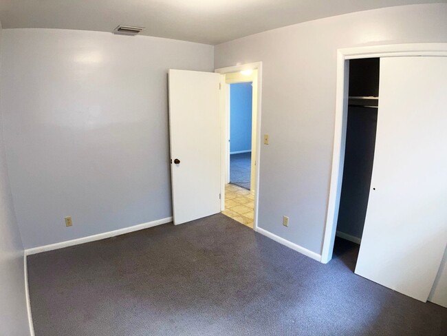 Building Photo - ***HOLIDAY SPECIAL NO RENT FOR DECEMBER*** Charming Home in Established Jacksonville Neighborhood