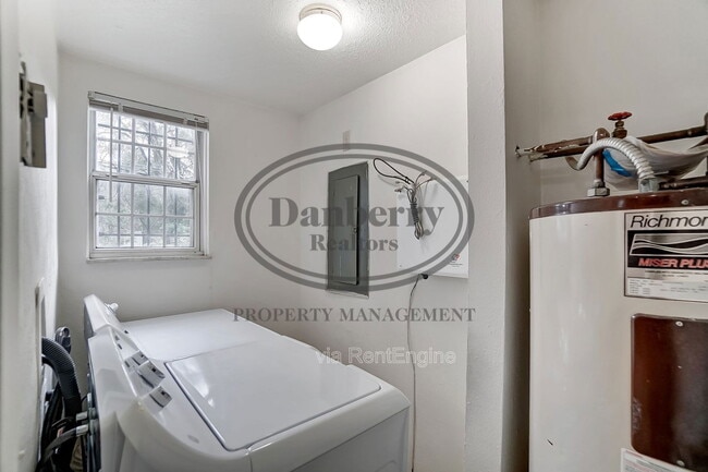 Building Photo - 1006 Ranch Dr