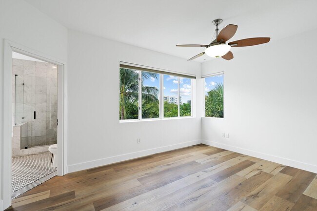 Building Photo - 775 NE 4th Ave