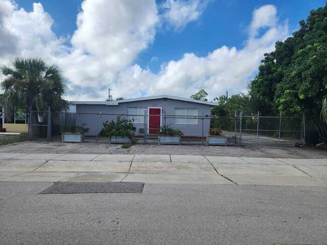 Building Photo - 1956 Grove Ave