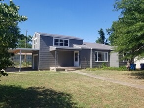 Building Photo - 2030 W Arrowhead Dr