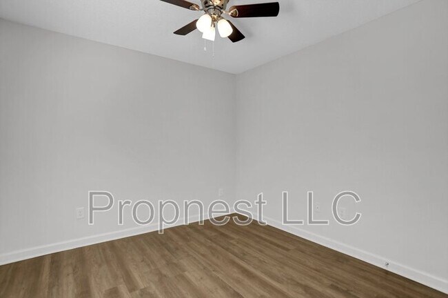 Building Photo - 866 Barrington Woods Cove