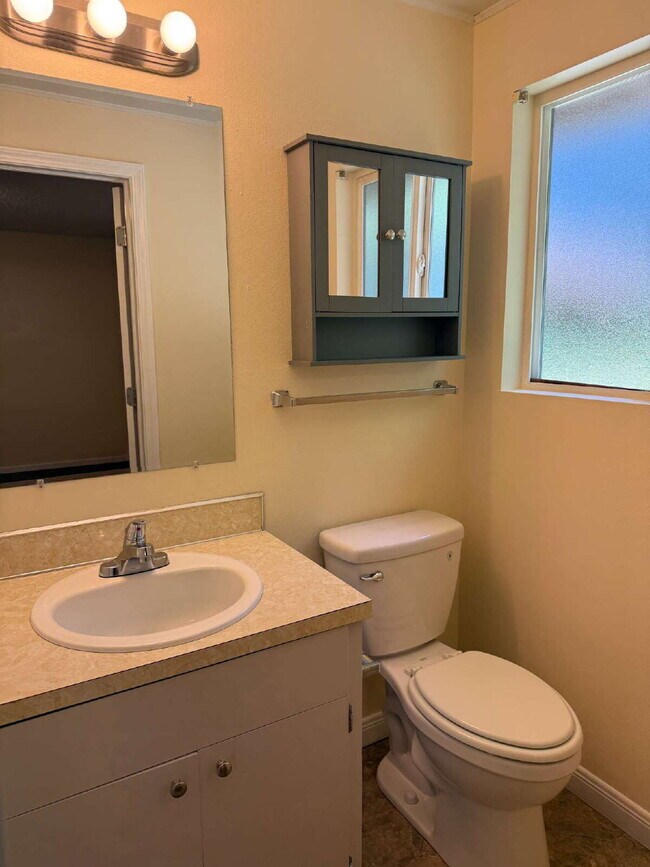 Building Photo - Rambler in Maple Valley Available Now!