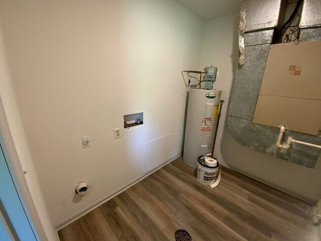 Building Photo - 439-441-441 N Shiloh Ave