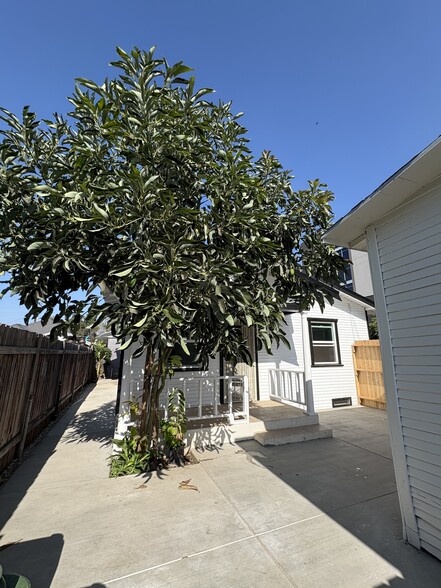 Primary Photo - 1621 1/2 S Berendo St