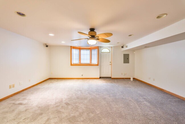 Building Photo - 9898 Wistaria St