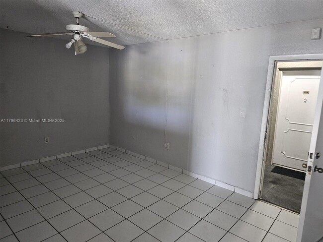 Primary Photo - 5100 SW 41st St