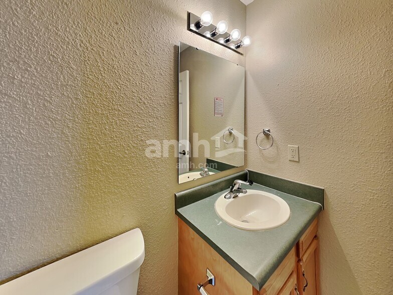 Building Photo - 412 E Pine Ridge Dr