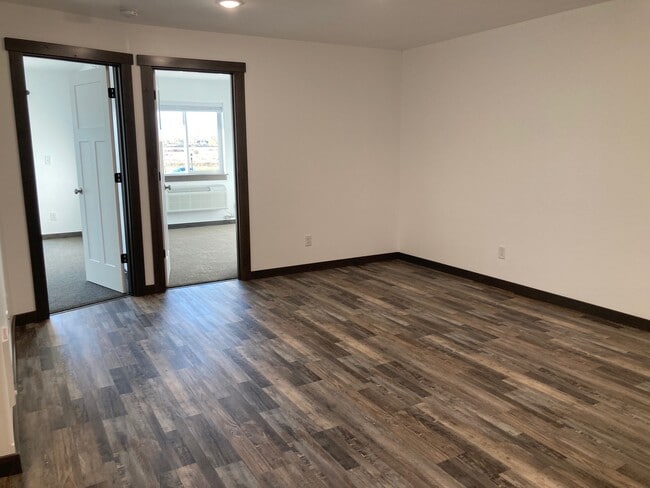 Building Photo - 89 Village Dr