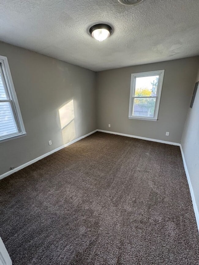 Building Photo - 1420 St Joseph Blvd