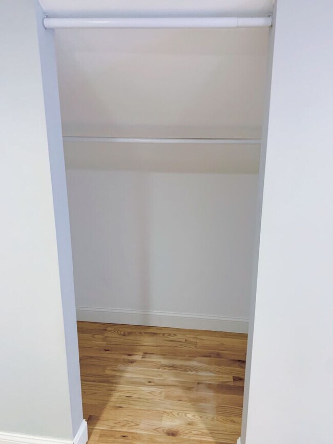 Building Photo - Fenced in 4 bedroom home for 4 or 3 people!