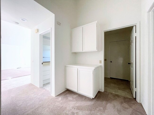 Building Photo - Single Level in Shadowridge w/ A/C!