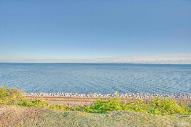 Building Photo - 710 Scenic Hwy