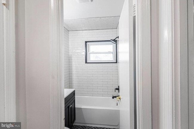 Building Photo - 3906 Ronson Dr