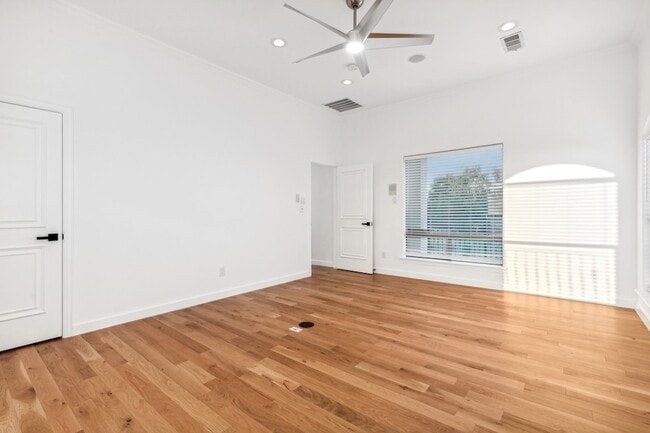 Building Photo - 1229 Strathmore Dr