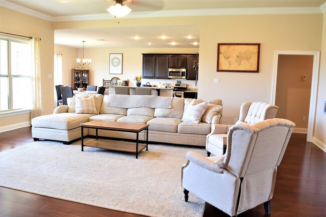 Building Photo - 324 Camelback Dr