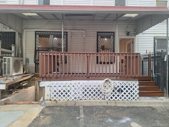 Building Photo - 816 Elton Ave