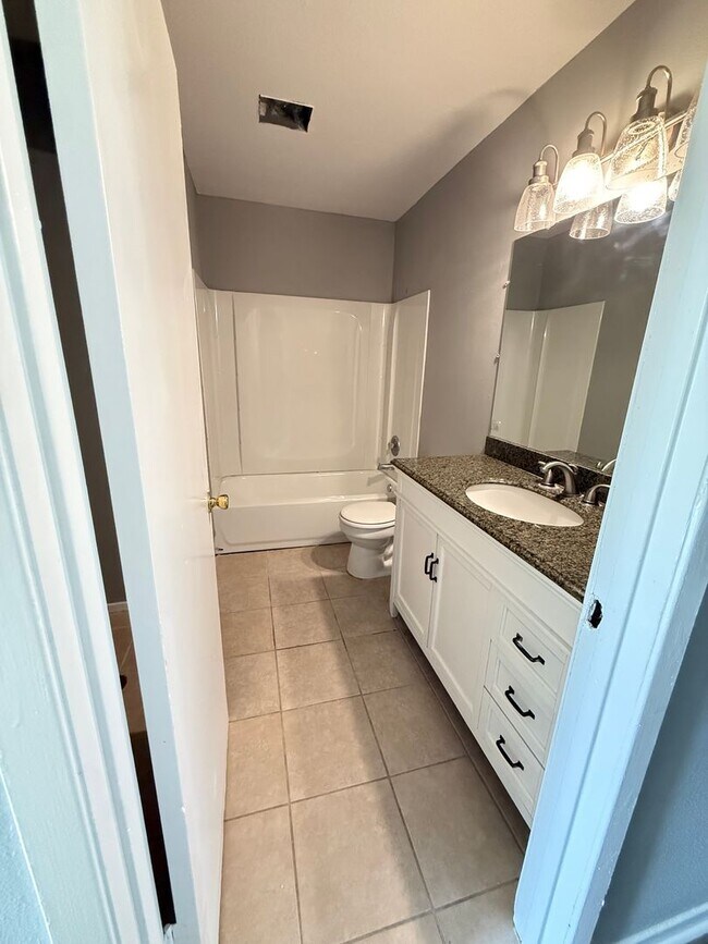 Building Photo - Magnolia Drive