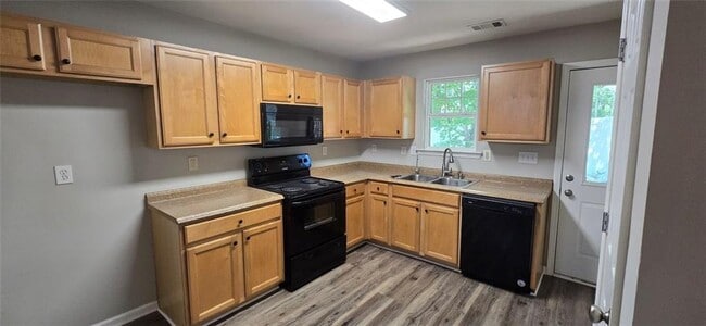 Building Photo - 204 Oconee Way