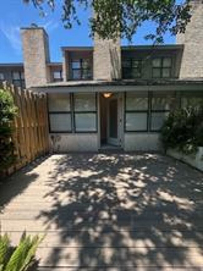 Building Photo - 1498 Demere Rd