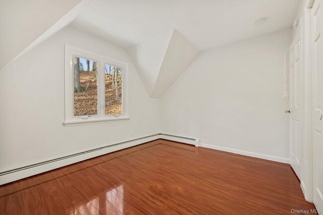 Building Photo - 11 Pondview Cl