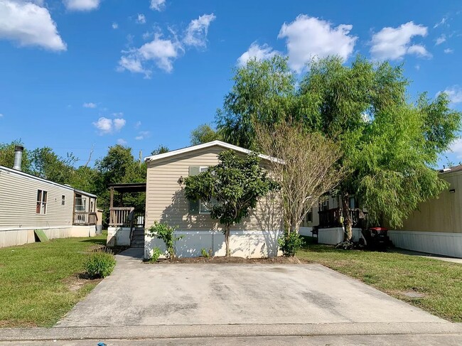 Building Photo - 6111 Nueces Park Road